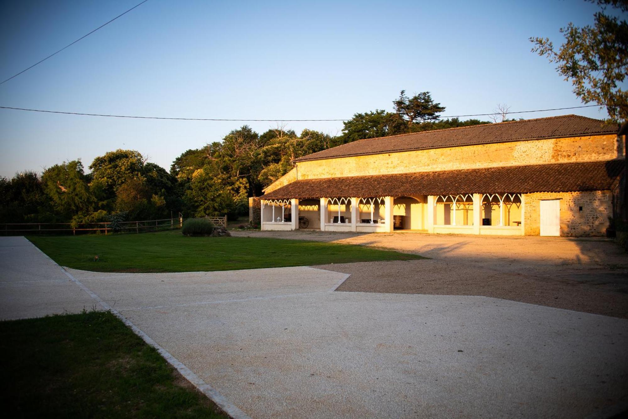 Bed and Breakfast Domaine De La Briouse Sanxay Екстер'єр фото