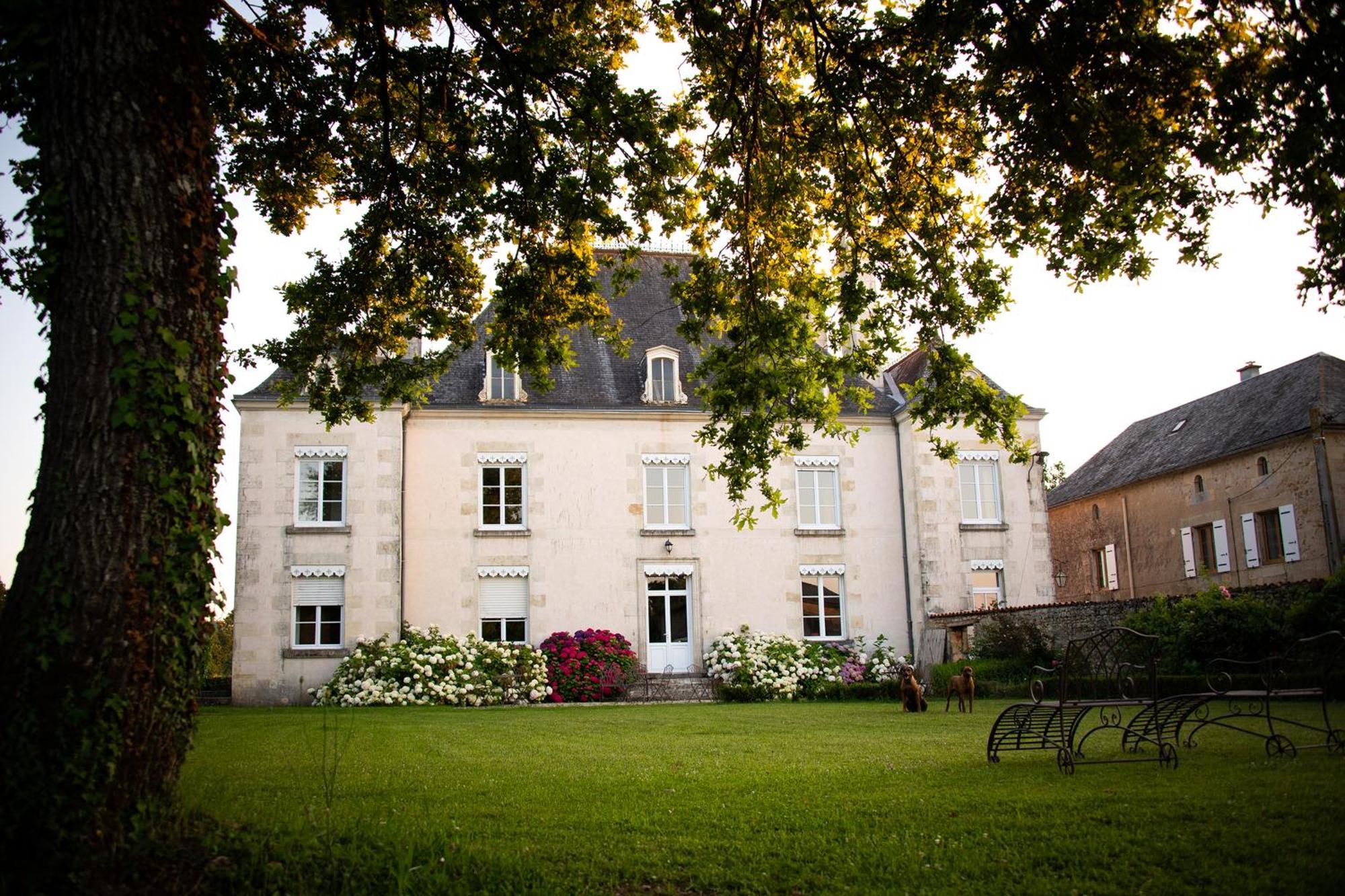 Bed and Breakfast Domaine De La Briouse Sanxay Екстер'єр фото